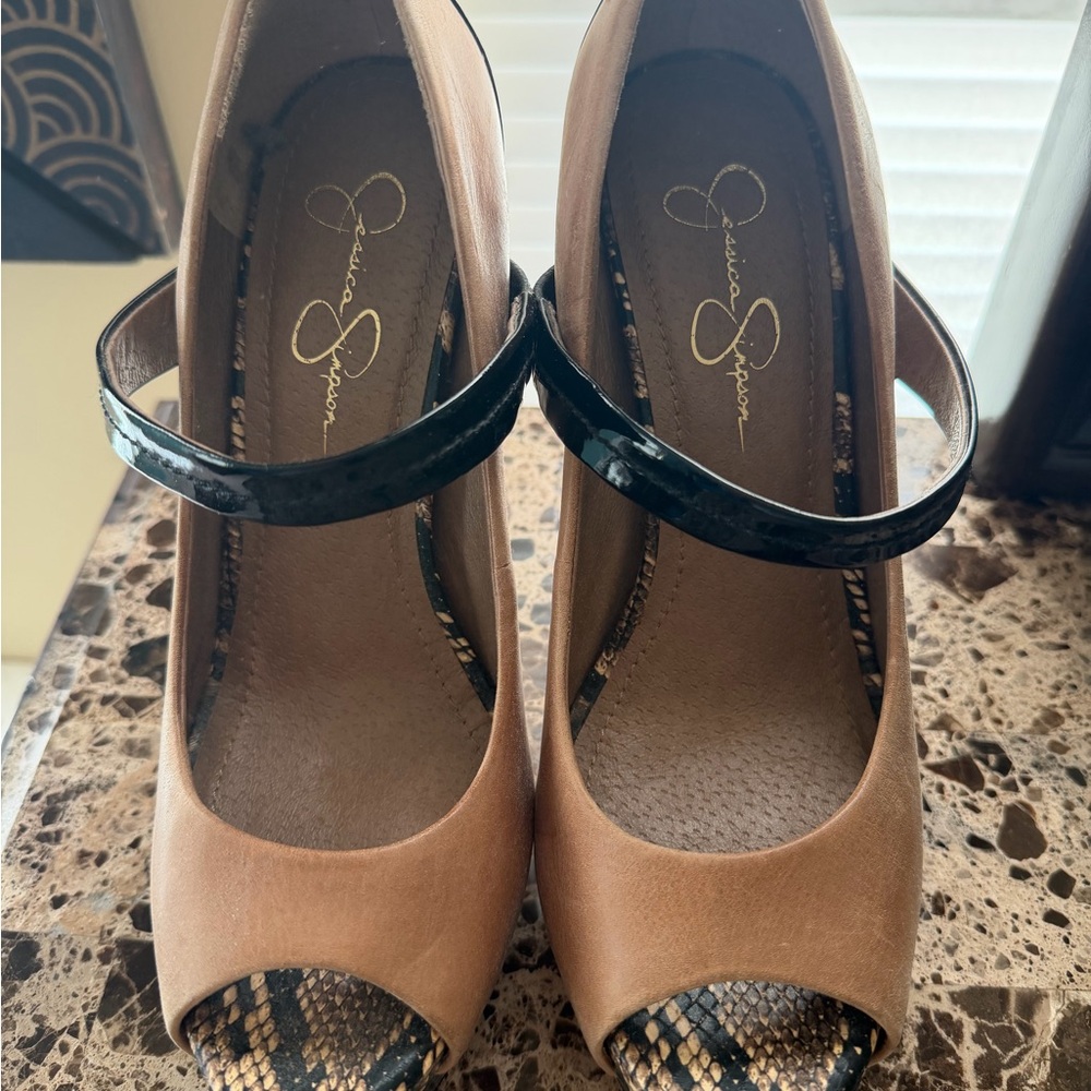 Jessica Simpson Tan and Black with Snakeskin detail Peep Toe Heels Never worn! - Picture 6 of 6